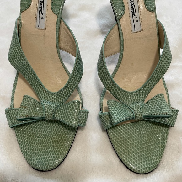 Brian Atwood slip on heels with bow - Picture 3 of 9